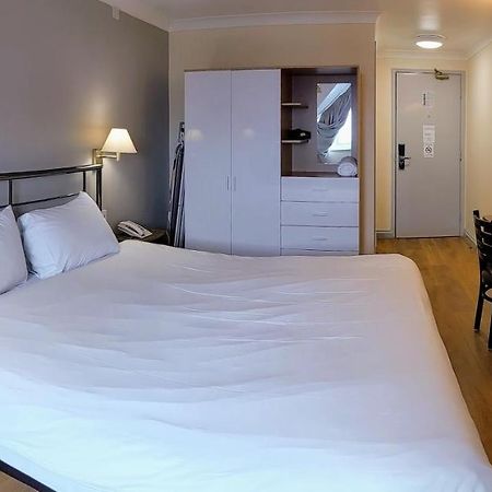 247Hotel.Com Олдем Екстер'єр фото