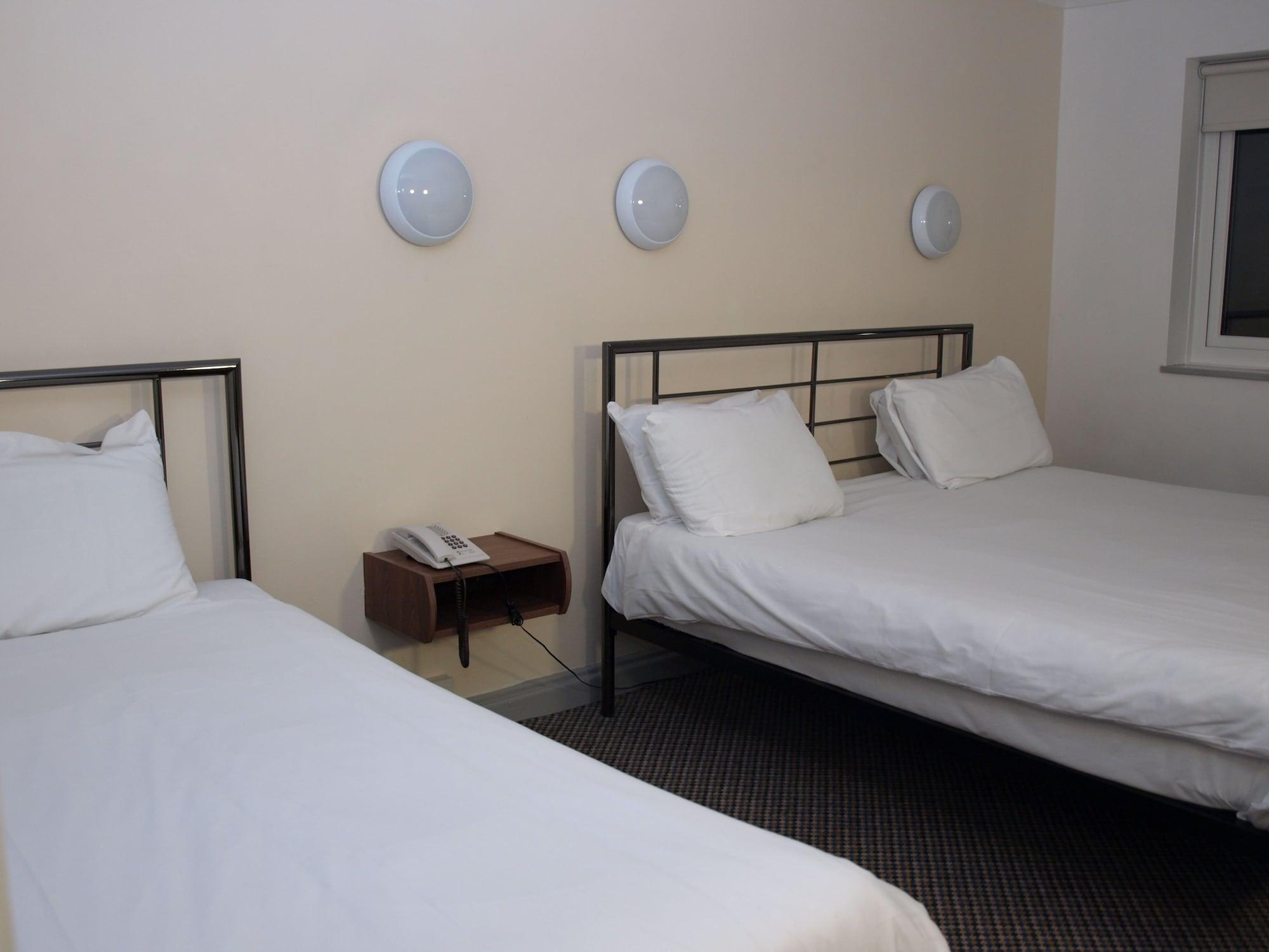 247Hotel.Com Олдем Екстер'єр фото