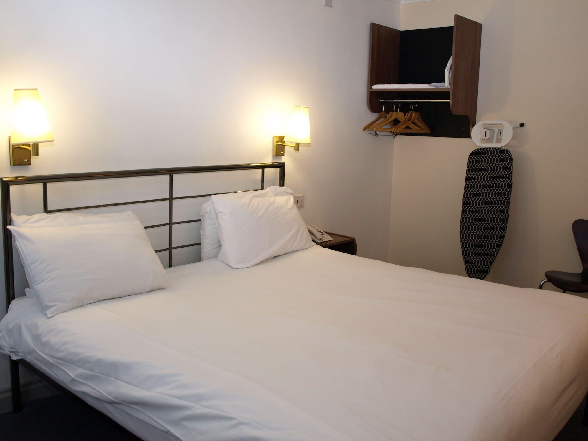 247Hotel.Com Олдем Екстер'єр фото